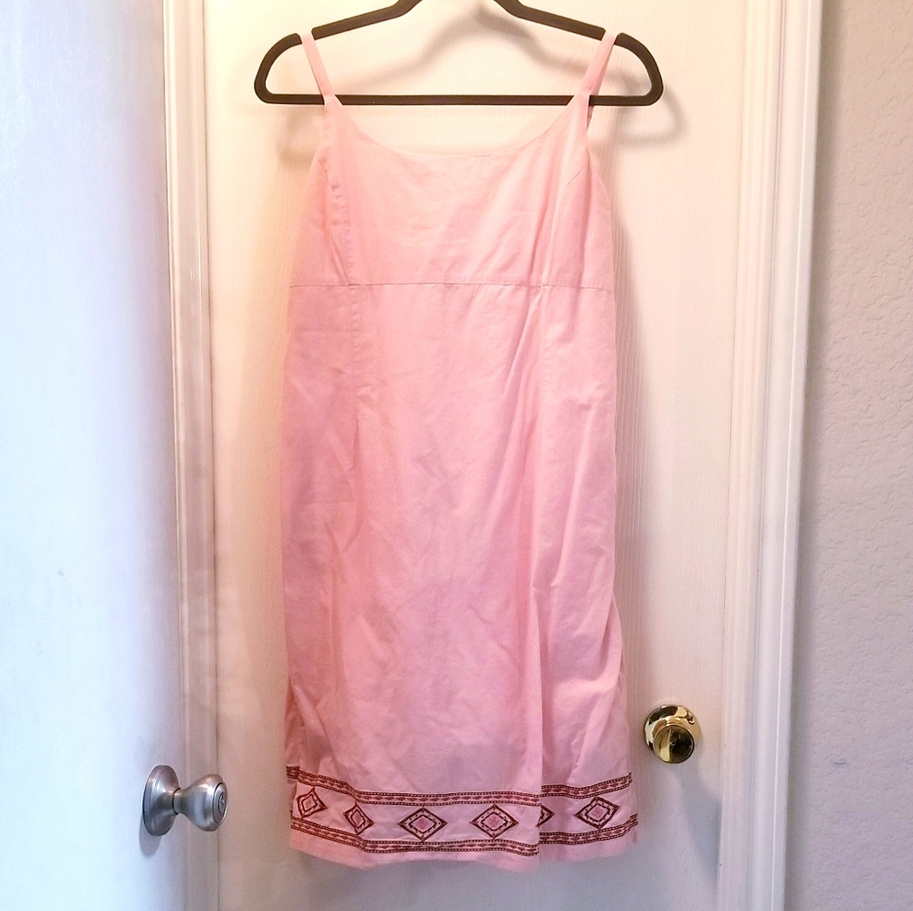 Embroidered summer dress 🌞